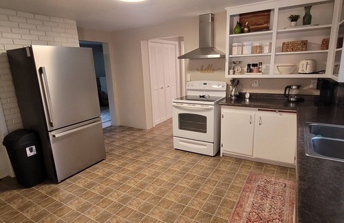 Chassell House | The Homestead - modern beauty, spacious, private, super clean!
