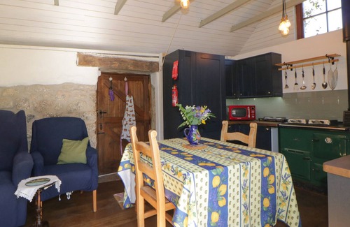 Newton Abbot Cabin | THE HOMESTEAD, romantic, character holiday cottage in Poundsgate