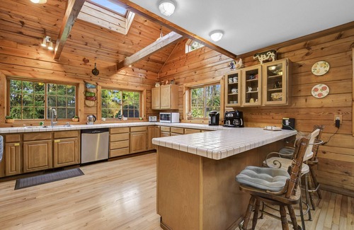 Snohomish Cabin | 🍯The Honey Bear Cabin In The Woods w/hot tub🌲🐻