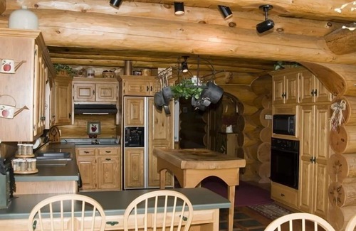 Egg Harbor Cabin | The Honey Dew Log Lodge in Egg Harbor Door County Wisconsin