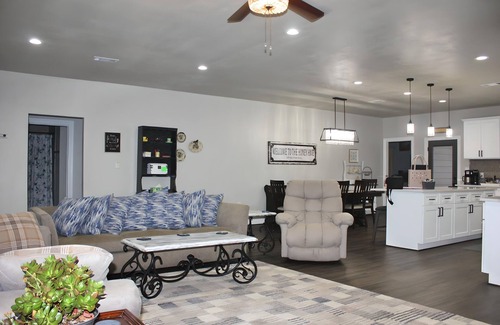 West Livingston House | The Honey Hive - Dog friendly w/golf cart, game room, and pool access