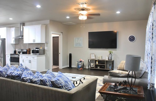West Livingston House | The Honey Hive - Dog friendly w/golf cart, game room, and pool access