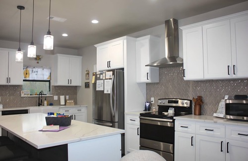 West Livingston House | The Honey Hive - Dog friendly w/golf cart, game room, and pool access