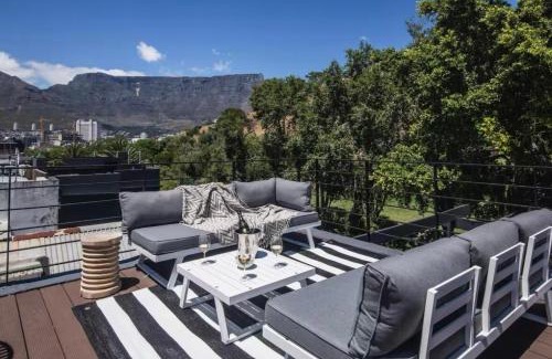 Cape Town City Centre House | The Honeycomb a 3 Bed in De Waterkant with Hot tub