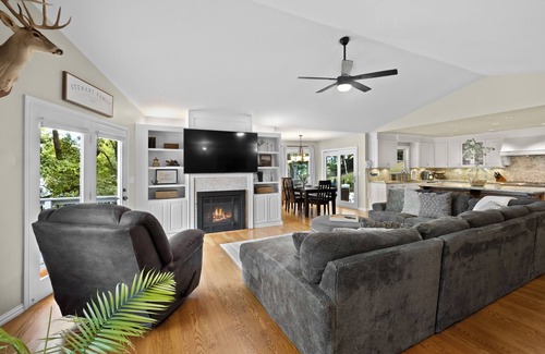 Grove House | The Honeycomb House: Waterfront > Hot Tub > Game Room > Boat Dock