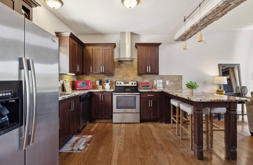 Smithville Condo | The Honeymoon Suite 1 n