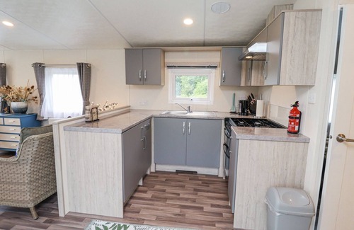 Great Finborough Cottage | THE HOOT, pet friendly, with a garden in Stowmarket