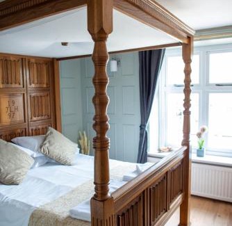 Tideswell Hotel | The Horse and Jockey