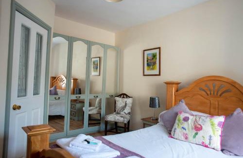 Tideswell Hotel | The Horse and Jockey