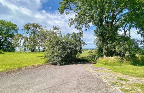 Cliffe Pypard Cottage | The Horse Cart - UK39547