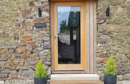 Worlington Cottage | The Horse Gin - UK11024