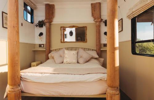 Alton Cabin | The Horse Hut & Lotus Spa