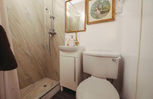 Alton Cabin | The Horse Hut & Lotus Spa
