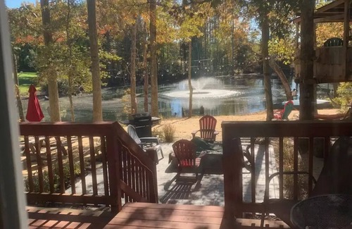 Corbin Cabin | The Horseshoe Pond Cabin-15 min to historic Fredericksburg or Kings Dominion VA