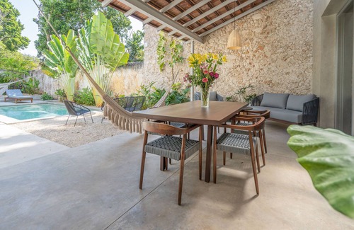 Centro Villa | The Horseshoe - spacious pool & sunset roof terrace
