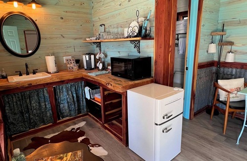 Wimberley House | The Hot Tub Bunk House - Romantic Getaway for Two