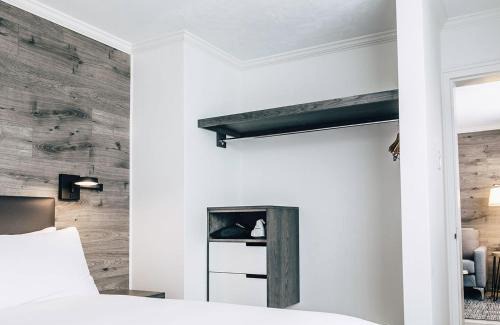 Queens Square Hotel | The Hotel on Pownal