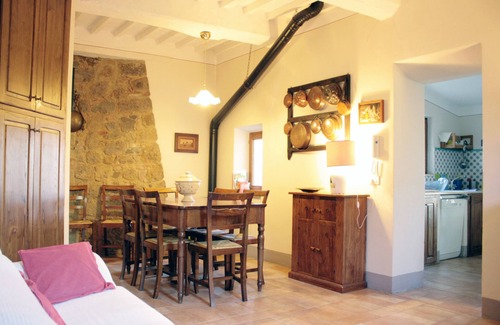 Monticchiello House | The House Annavittoria /garden in the village of Monticchiello