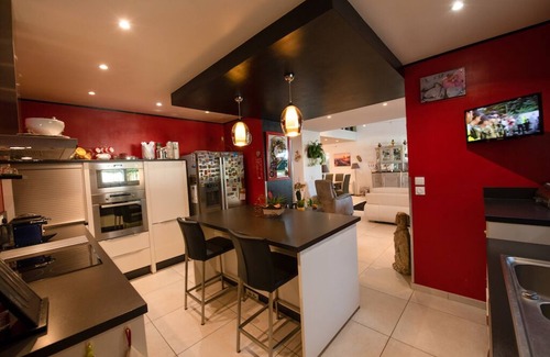 La Motte-dʼAigues House | "The house by the Lake" close to Lourmarin in South Luberon