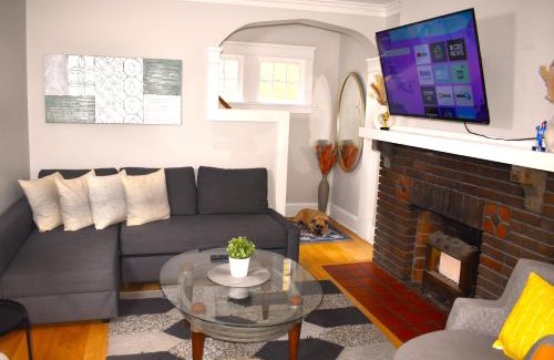 Lakewood House | The House Hotels - Thoreau #3 - Centrally Located in Lakewood - 10 Minutes to Downtown Attractions