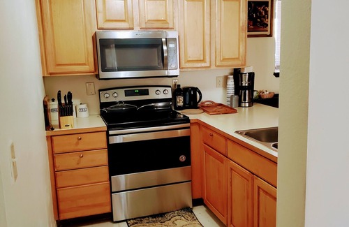 Lynnwood House | The House In Great Neighborhood, Walking Distance To Park, Dinning and Beach.