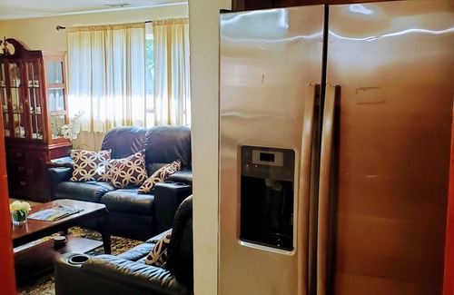 Lynnwood House | The House In Great Neighborhood, Walking Distance To Park, Dinning and Beach.