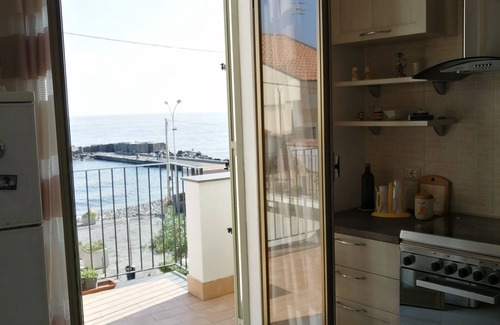 Torre Archirafi House | The house in the small square