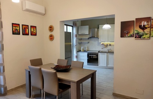 Torre Archirafi House | The house in the small square