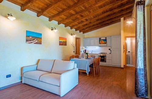 Montignoso House | the house in the woods! suitable for families
