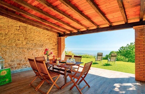Montignoso House | the house in the woods! suitable for families