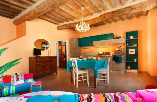 San Gimignano City Centre Apartment | The house is located in the heart of Tuscany, in the historic center of San Gimignano.