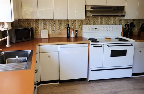 Redmond House | The House of Family Ties Unit A