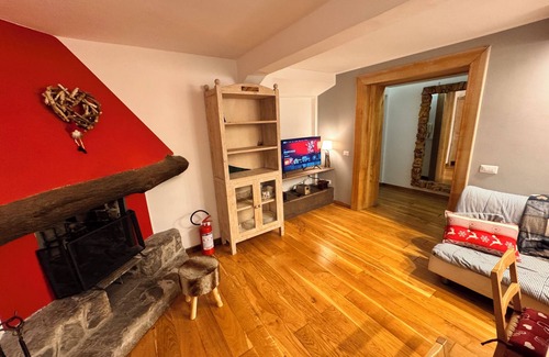 Ovindoli Apartment | The House of the Red Fireplace