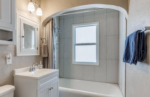 Central Oklahoma City House | The House on Bath / PETS WELCOME / WIFI