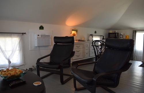 Boardwalk Apartment | The House On Crawford COTTAGE Historic House, Independent Apartment