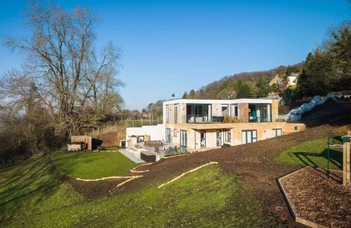 Leckhampton House | The House On The Hill, The Cotswolds