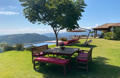 Araras House | The house with a beautiful view - Vale das Videiras - 4 or 5 suites