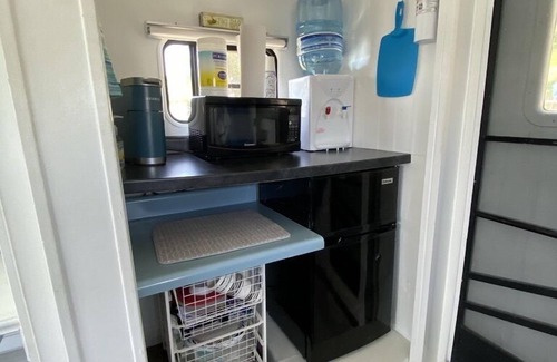 Antioch Boat Rental | The Houseboat @ The Cottages on Petite Lake