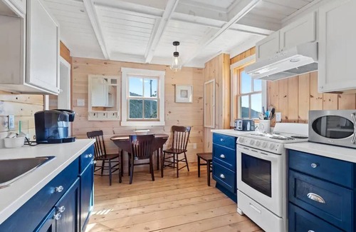 Terra Nova Cottage | The Howard House | Daniel’s Cove