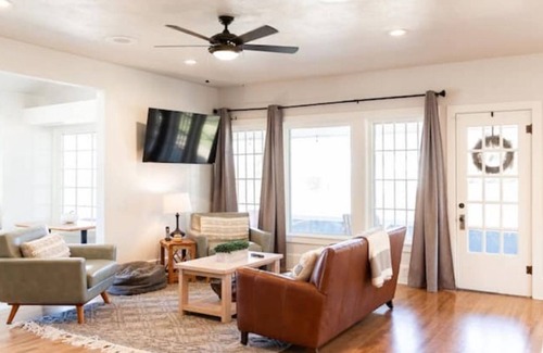Siloam Springs House | The Hub