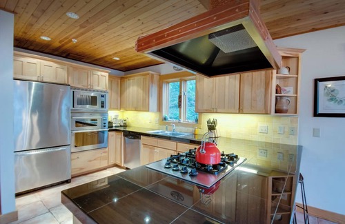 Welches Ski Chalet | The Huckleberry Chalet, a private Mt. Hood retreat within a forested wonderland