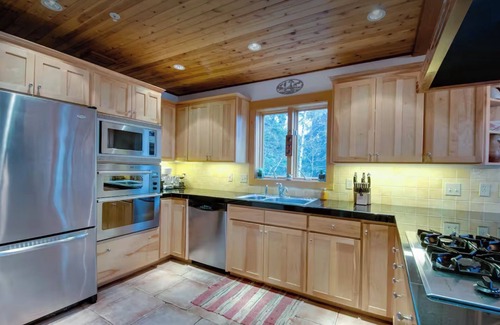 Welches Ski Chalet | The Huckleberry Chalet, a private Mt. Hood retreat within a forested wonderland