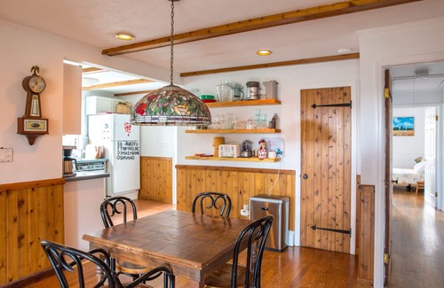 Mellenville House | The Hudson Escape – Pool, Hot Tub, & 13 private acres of fun!