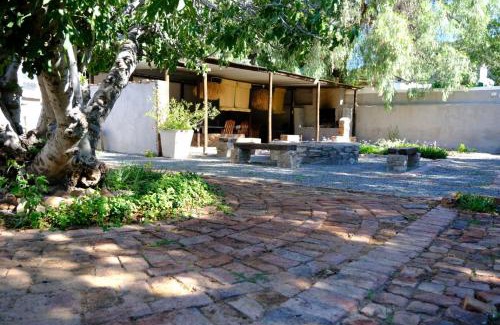 Victoria West House | The Hudson Guesthouse & Suites