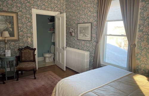 Guilford Bed & Breakfast | The Hudson Room - Two Queen Beds - The Guilford Bed & Breakfast