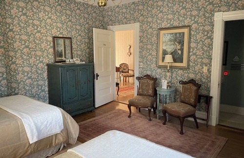Guilford Bed & Breakfast | The Hudson Room - Two Queen Beds - The Guilford Bed & Breakfast