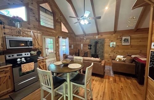 Stanardsville Cabin | The Humble Bee Cabin