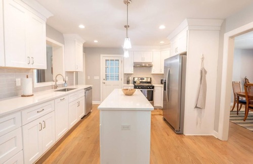 Hanahan House | The Hume Estate. Modern 4br Home + Lovely Yard!