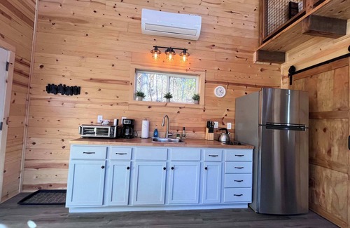 Stanton Cabin | The Hummingbird | Hot Tub | Pet Friendly