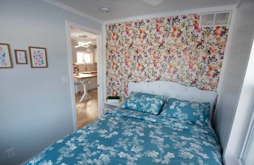 Sanford House | The Hummingbird House: Sunshine